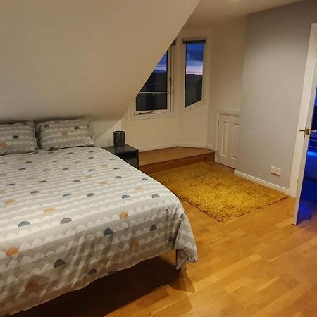 Spacious, Modern 3 Bedroom Luxury Flat In Centre Location ブローティ・フェリー エクステリア 写真