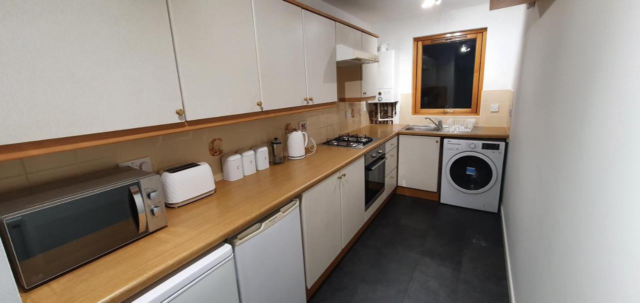 Spacious, Modern 3 Bedroom Luxury Flat In Centre Location ブローティ・フェリー エクステリア 写真