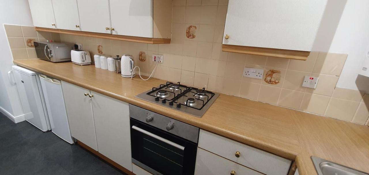Spacious, Modern 3 Bedroom Luxury Flat In Centre Location ブローティ・フェリー エクステリア 写真