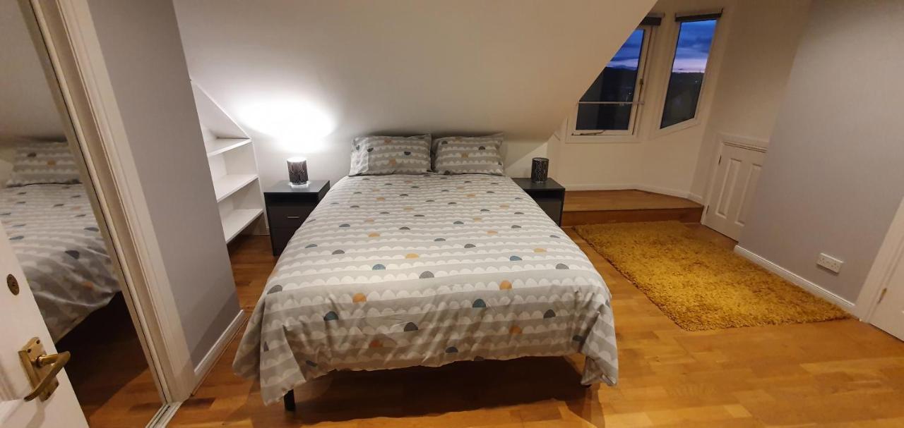 Spacious, Modern 3 Bedroom Luxury Flat In Centre Location ブローティ・フェリー エクステリア 写真