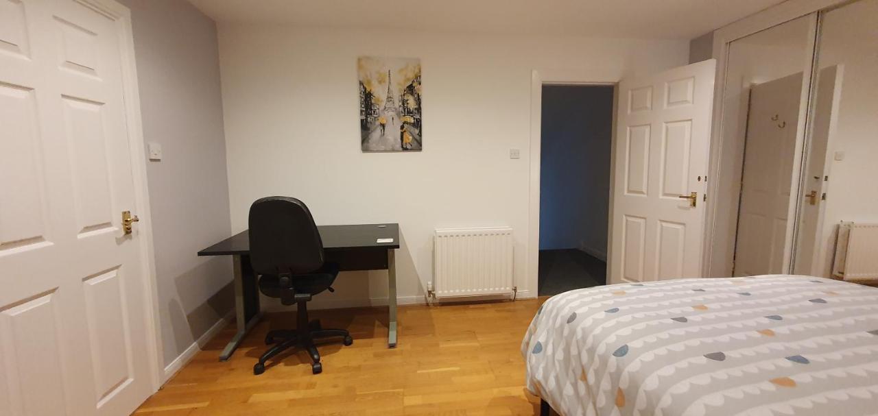 Spacious, Modern 3 Bedroom Luxury Flat In Centre Location ブローティ・フェリー エクステリア 写真
